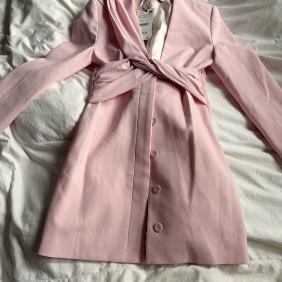 Beautiful new dress - Picture 4 of 6